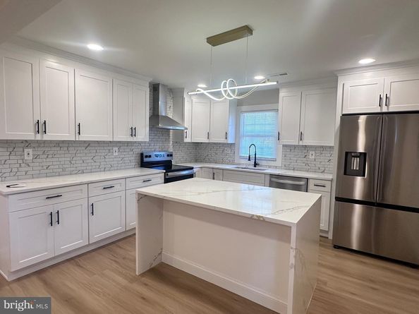 9328 Academy Road, Philadelphia PA 19114