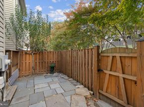 5255 Morning Mist Lane, Alexandria VA 22312