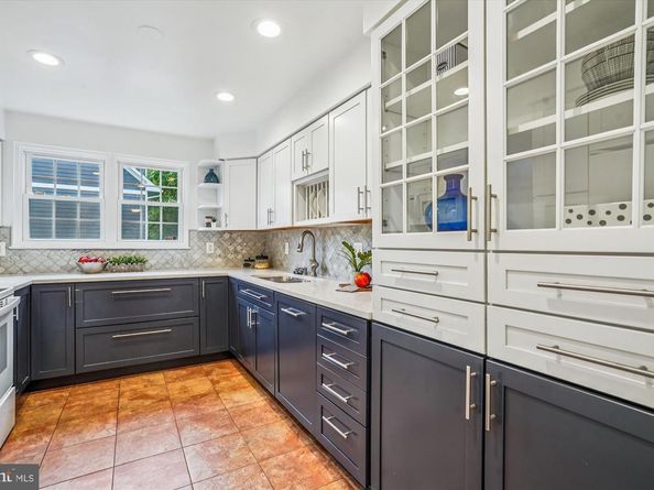24 S Abingdon Street, Arlington VA 22204