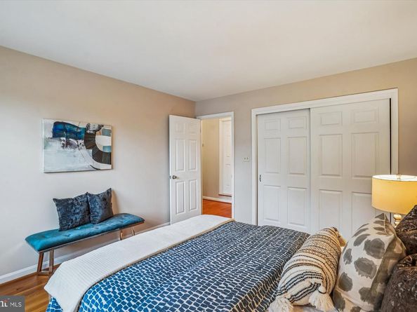 24 S Abingdon Street, Arlington VA 22204