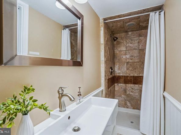 24 S Abingdon Street, Arlington VA 22204