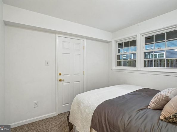 24 S Abingdon Street, Arlington VA 22204