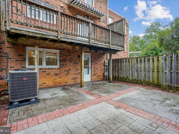 24 S Abingdon Street, Arlington VA 22204