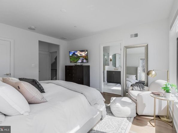 8201 River Road, Bethesda MD 20817