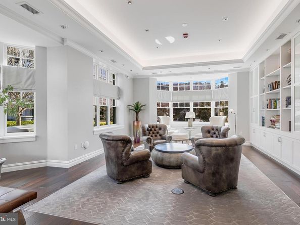 8201 River Road, Bethesda MD 20817