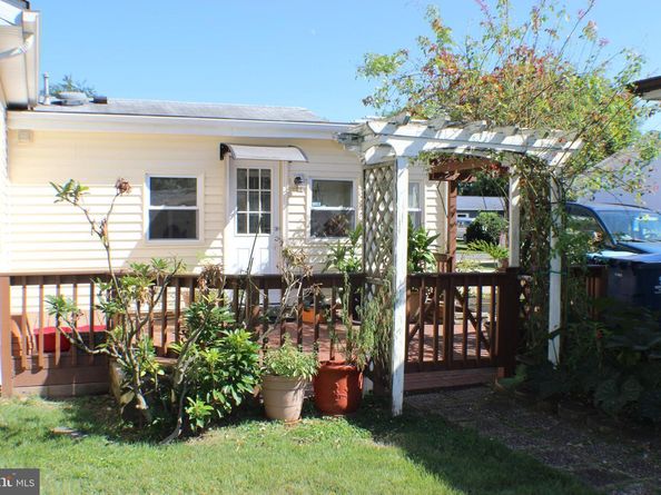 111 N Hickory Road, Sterling VA 20164