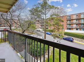 3220 S 28TH Street 202, Alexandria VA 22302