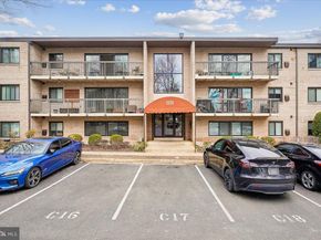 3220 S 28TH Street 202, Alexandria VA 22302