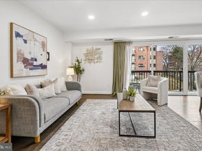 3220 S 28TH Street 202, Alexandria VA 22302