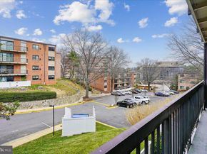 3220 S 28TH Street 202, Alexandria VA 22302