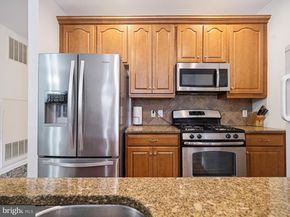327 Carson Terrace 327, Huntingdon Valley PA 19006