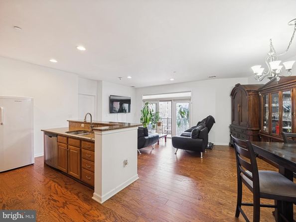 327 Carson Terrace 327, Huntingdon Valley PA 19006