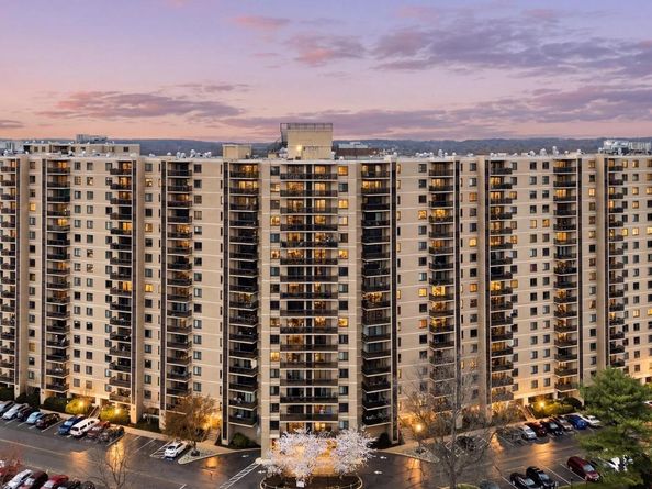 307 Yoakum Parkway 706, Alexandria VA 22304