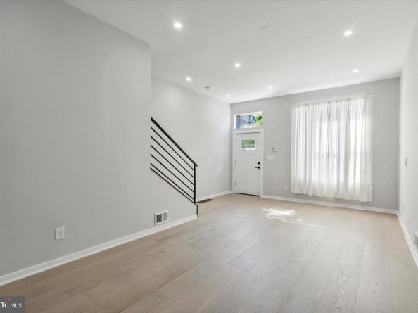 2709 W Glenwood Avenue, Philadelphia PA 19121