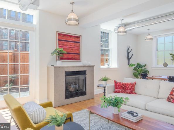 215 I Street NE 105, Washington DC 20002