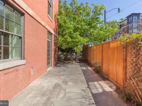 215 I Street NE 105, Washington DC 20002