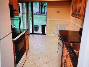 2226 Castle Rock Square 1B, Reston VA 20191