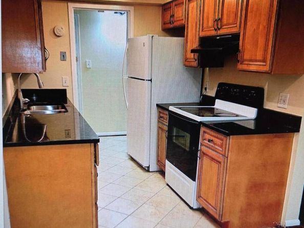 2226 Castle Rock Square 1B, Reston VA 20191