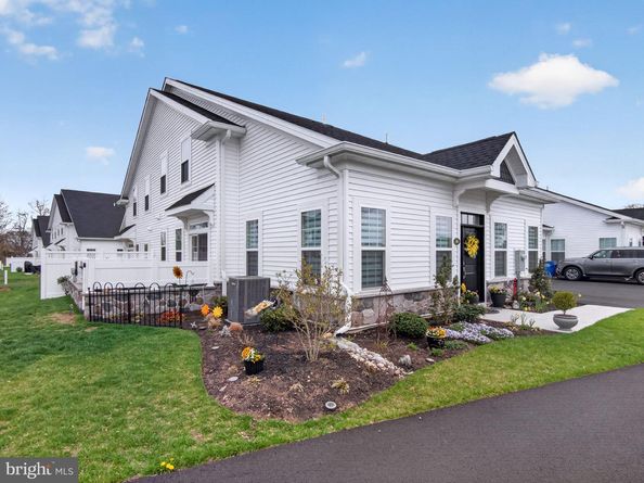83 Cedar Circle, Levittown PA 19055