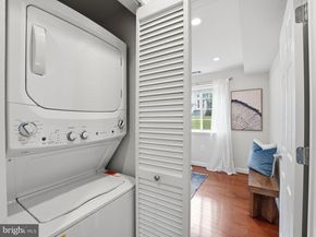 4081 S Four Mile Run Drive 103, Arlington VA 22204