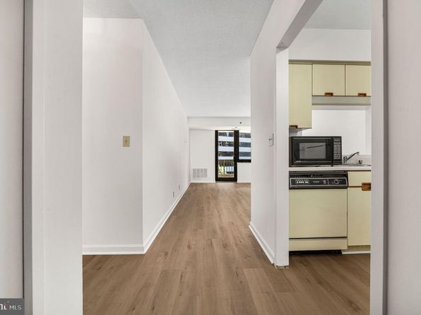 1805 Crystal Drive 315S, Arlington VA 22202