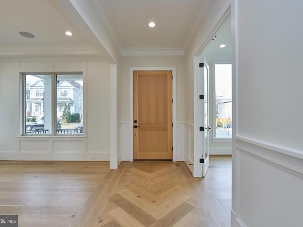 800 N Danville Street, Arlington VA 22201