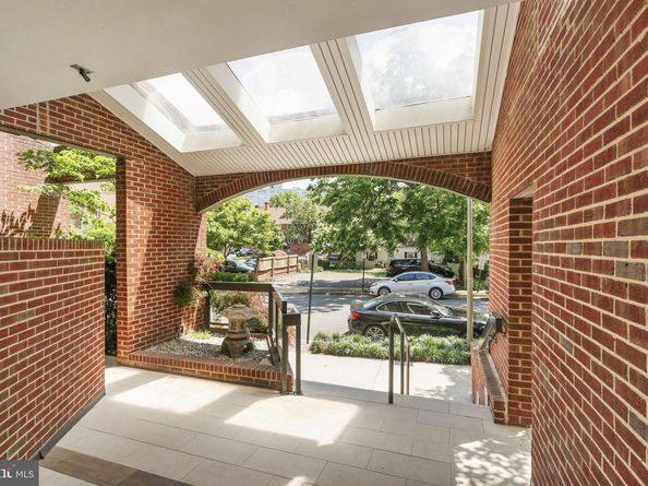 1020 N Stafford Street 110, Arlington VA 22201
