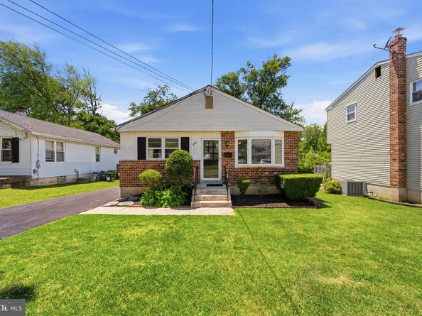 905 Amosland Road, Morton PA 19070