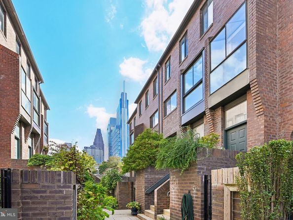 100 N 22nd Street 125, Philadelphia PA 19103