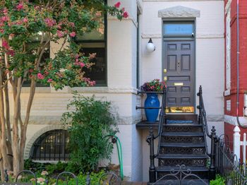 424 4TH Street NE