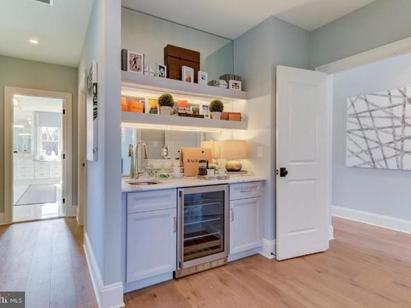 837 Nathan Hale, Berwyn PA 19312