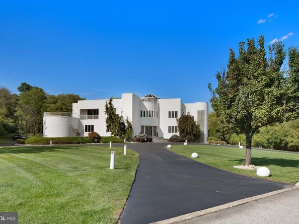 611 Creek Lane, Flourtown PA 19031