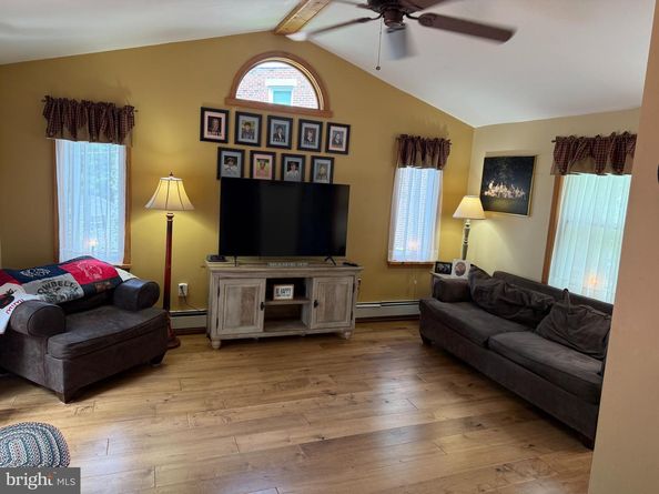 514 Overlook Road, Philadelphia PA 19128