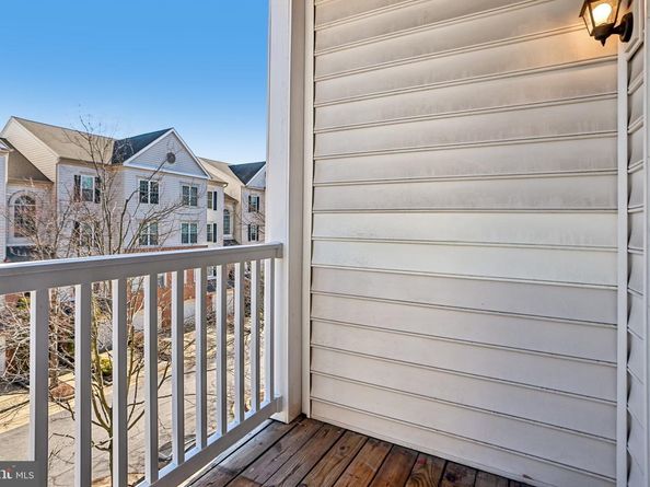 4691 Longstreet Lane 202, Alexandria VA 22311