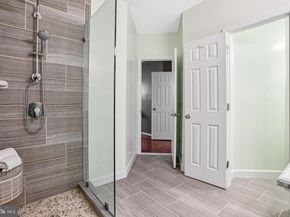 4691 Longstreet Lane 202, Alexandria VA 22311