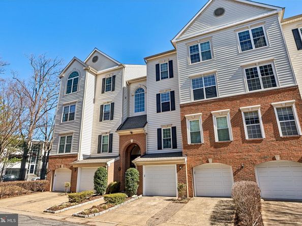 4691 Longstreet Lane 202, Alexandria VA 22311