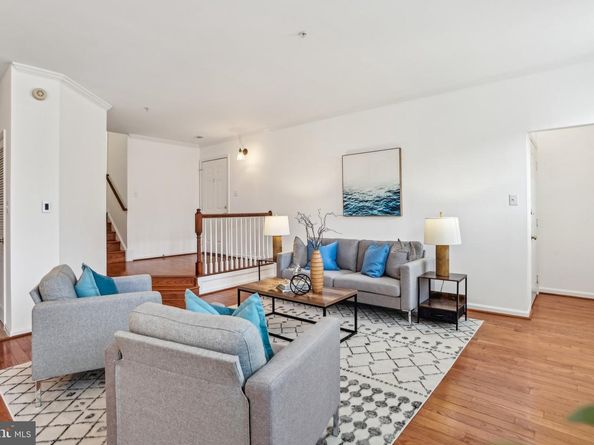 4691 Longstreet Lane 202, Alexandria VA 22311