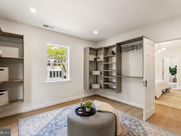 2717 38TH Street NW, Washington DC 20007