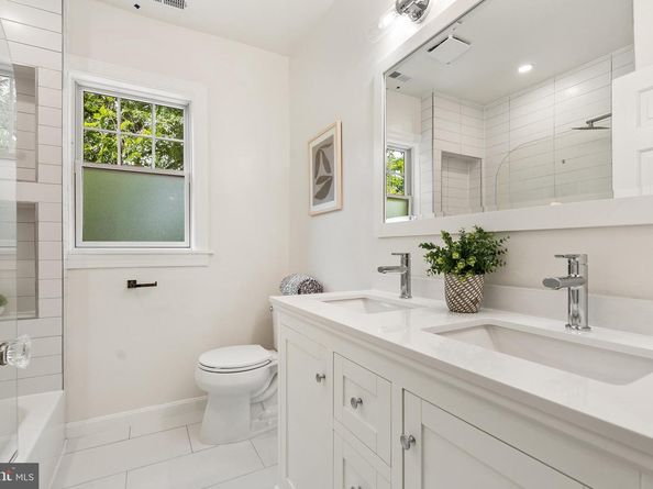 2717 38TH Street NW, Washington DC 20007