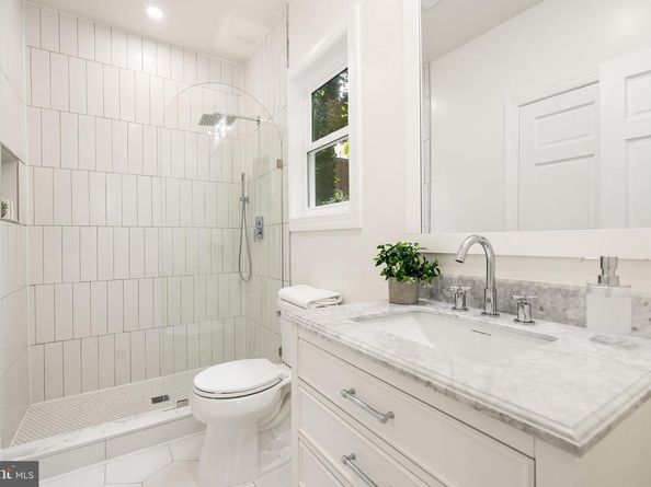 2717 38TH Street NW, Washington DC 20007