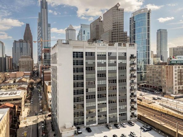 2200 Arch Street 1011, Philadelphia PA 19103