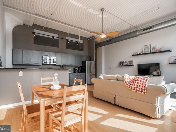2200 Arch Street 1011, Philadelphia PA 19103