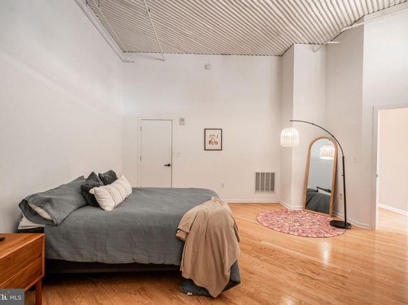2200 Arch Street 1011, Philadelphia PA 19103