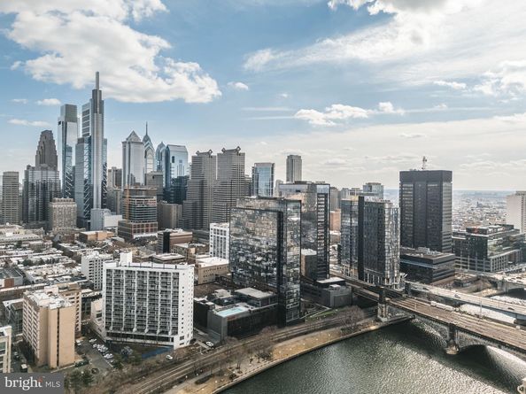 2200 Arch Street 1011, Philadelphia PA 19103