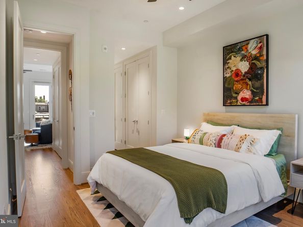 270 15TH Street SE 301, Washington DC 20003