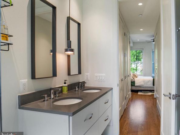 270 15TH Street SE 301, Washington DC 20003