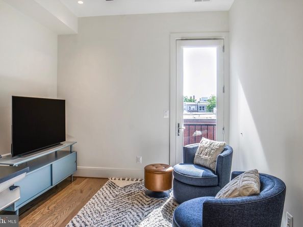270 15TH Street SE 301, Washington DC 20003