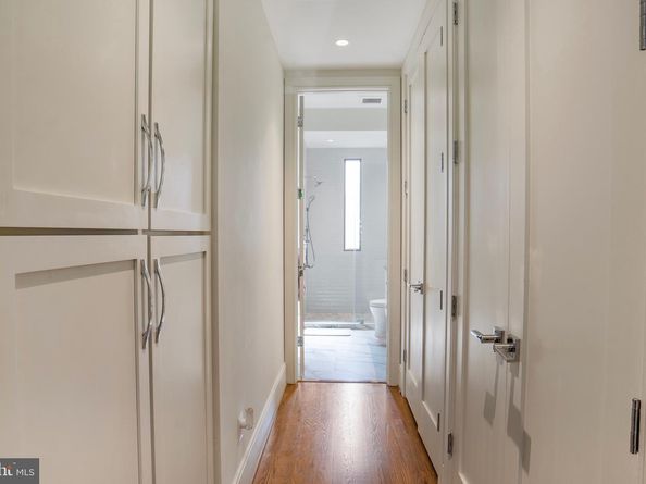 270 15TH Street SE 301, Washington DC 20003