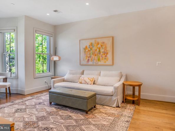 270 15TH Street SE 301, Washington DC 20003