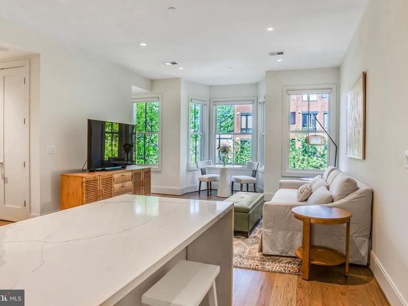 270 15TH Street SE 301, Washington DC 20003